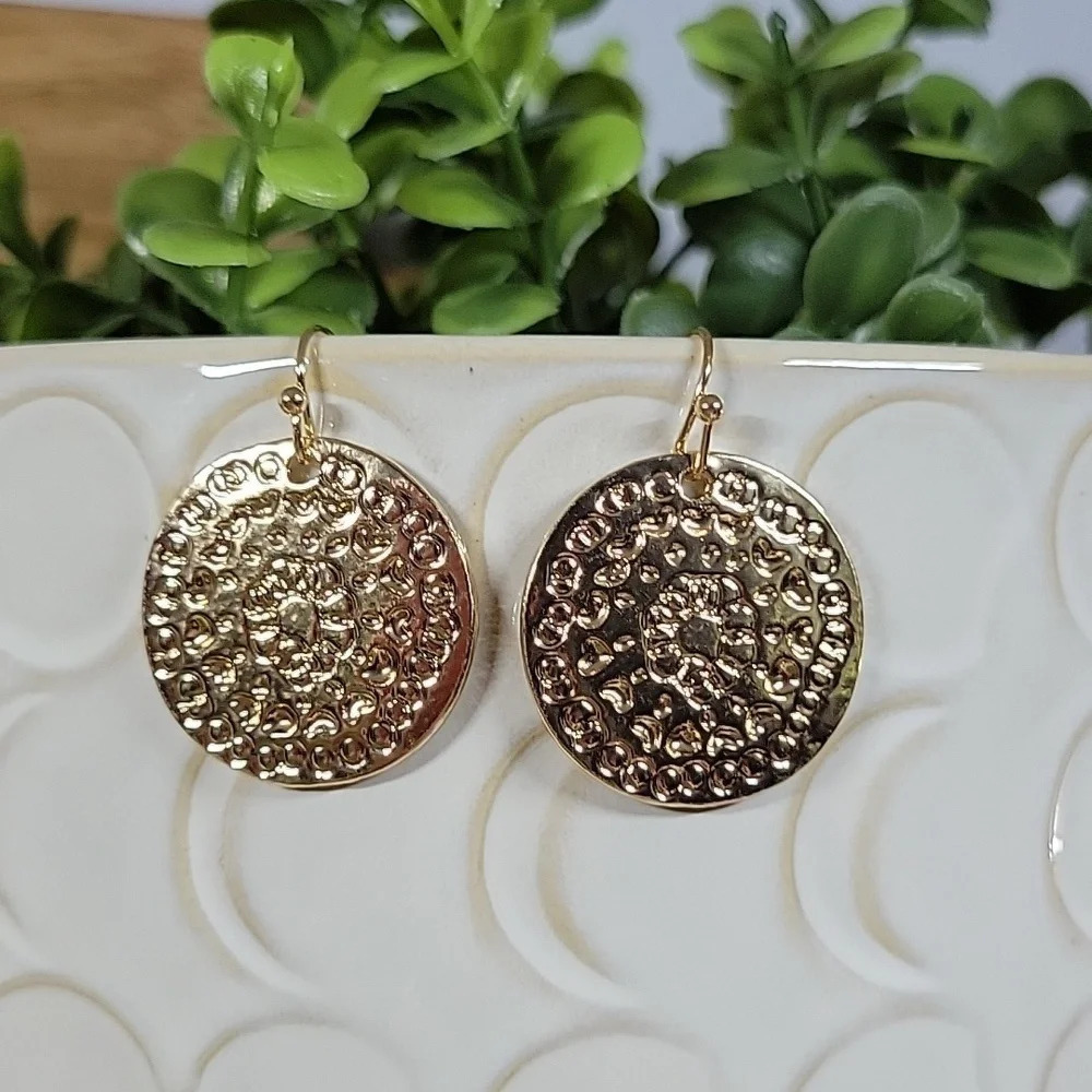 🔥LAST PAIR🔥 Hammered Texture Medallion Drop Earrings - Picture 4 of 6
